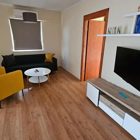 Lumar Apartman *